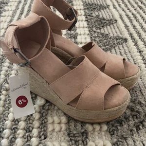 Comfy Wedge